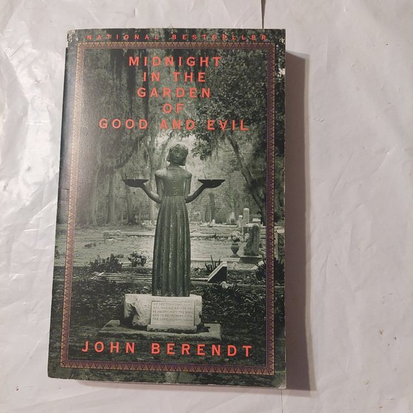 Midnight in the Garden of Good and Evil - Picture 1 of 6